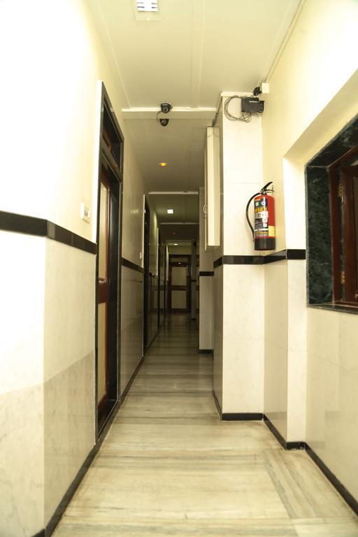 Traveller'S Inn Hotel - Fort Bombaim Exterior foto